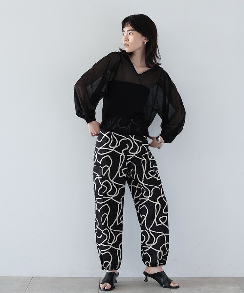 GALLEST（ギャレスト）の「◆シアーVネックプルオーバー（ニット/セーター・レディース・キャメル/アイボリー/ブラック/スモーキーグリーン系・38）」の12枚目の写真