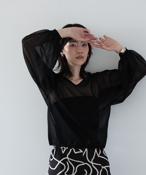 GALLEST（ギャレスト）の「◆シアーVネックプルオーバー（ニット/セーター・レディース・キャメル/アイボリー/ブラック/スモーキーグリーン系・38）」の13枚目の写真