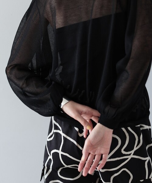 GALLEST（ギャレスト）の「◆シアーVネックプルオーバー（ニット/セーター・レディース・キャメル/アイボリー/ブラック/スモーキーグリーン系・38）」の14枚目の写真