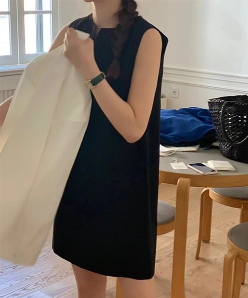 gossip!ロサンゼルス(ゴシップロサンゼルス)の「YUGA ノースリーブ Aラインワンピース(ワンピース・レディース・ブラック/ホワイト・FREE)」の1枚目の写真