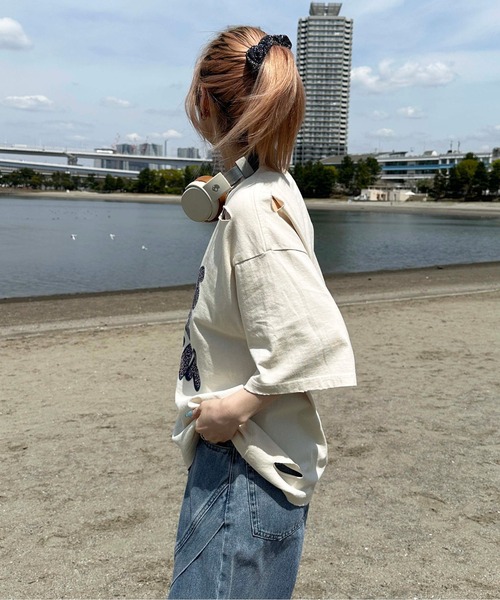 sedacle(セダクル)の「ダメージキラキラロゴTシャツ(Tシャツ/カットソー・メンズ・アイボリー/ブルー・SMALL/MEDIUM/LARGE)」の4枚目の写真