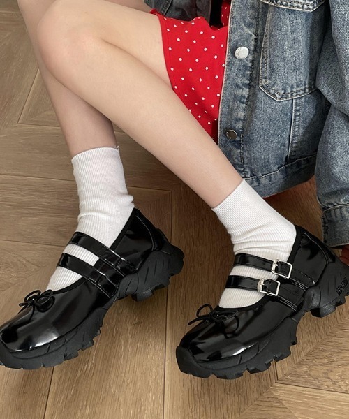 Vipoa(ヴィポア)の「double strap maryjane shoes(スニーカー・レディース・ブラック/シルバー/アイボリー・LARGE/SMALL/MEDIUM)」の2枚目の写真