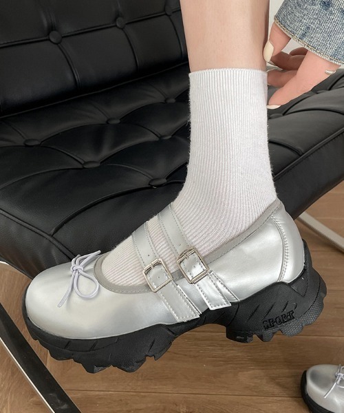 Vipoa(ヴィポア)の「double strap maryjane shoes(スニーカー・レディース・ブラック/シルバー/アイボリー・LARGE/SMALL/MEDIUM)」の4枚目の写真