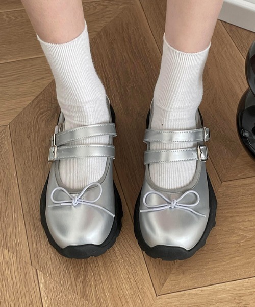 Vipoa(ヴィポア)の「double strap maryjane shoes(スニーカー・レディース・ブラック/シルバー/アイボリー・LARGE/SMALL/MEDIUM)」の5枚目の写真