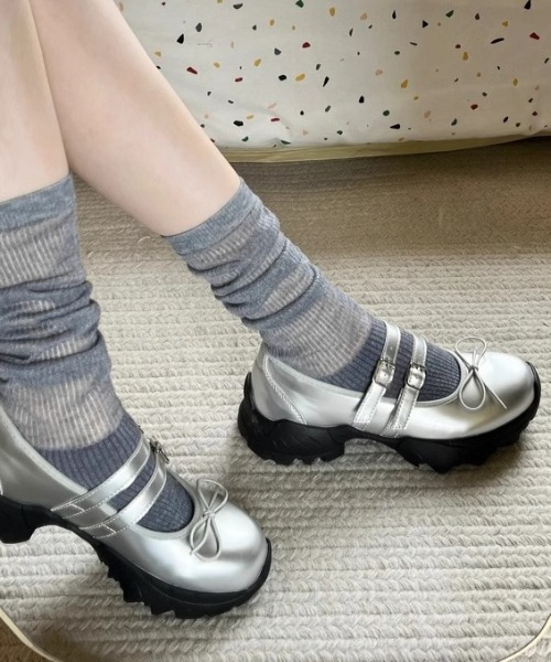 Vipoa(ヴィポア)の「double strap maryjane shoes(スニーカー・レディース・ブラック/シルバー/アイボリー・LARGE/SMALL/MEDIUM)」の6枚目の写真