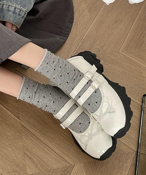 Vipoa(ヴィポア)の「double strap maryjane shoes(スニーカー・レディース・ブラック/シルバー/アイボリー・LARGE/SMALL/MEDIUM)」の12枚目の写真