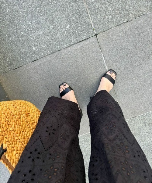 ISOOK(アイスー)の「レースシアーパンツ(chiica select) / レースパンツ シアーパンツ ロングパンツ ウエストゴムパンツ コットン アイボリー 黒(その他パンツ・レディース・ブラック/アイボリー・FREE)」の3枚目の写真