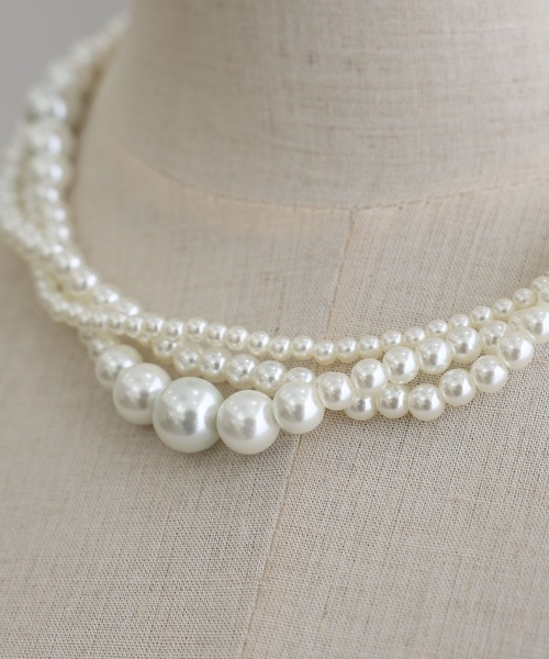 PourVous（プールヴー）の「3連 パール ネックレス 結婚式 同窓会 オケージョン お呼ばれ （ネックレス・レディース・シルバー・FREE）」の4枚目の写真