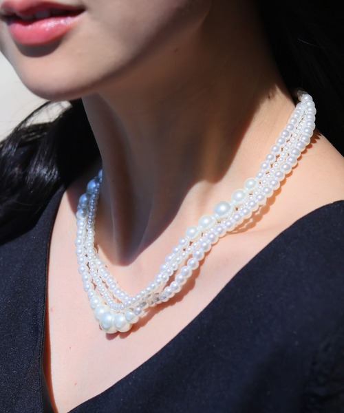 PourVous（プールヴー）の「3連 パール ネックレス 結婚式 同窓会 オケージョン お呼ばれ （ネックレス・レディース・シルバー・FREE）」の6枚目の写真