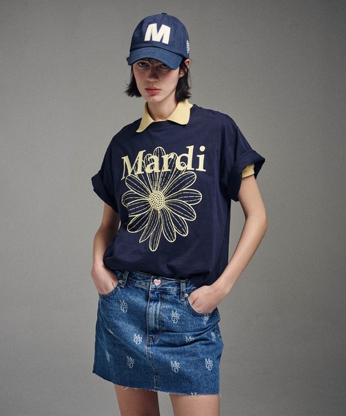 Mardi Mercredi 水色プリントTシャツと赤のショートパンツのセット Mardi Mercredi 水色プリントTシャツと赤のショートパンツのセット
