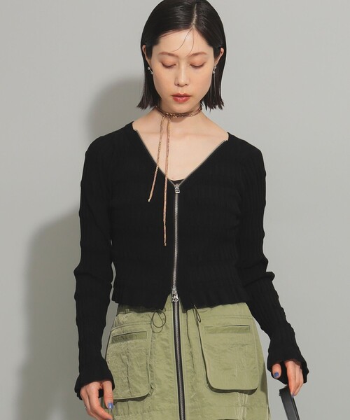 Ray BEAMS(レイビームス)の「シャーリング ジップ カーディガン(カーディガン/ボレロ・レディース・グリーン系その他2/ブラック/オフホワイト・ONE SIZE)」の13枚目の写真