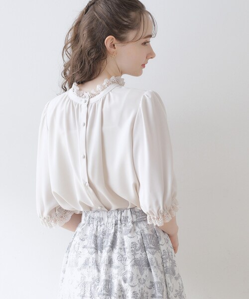 couture brooch（クチュールブローチ）の「◆【上品華やか／二の腕カバー】5分袖エンブロレースブラウス（シャツ/ブラウス・レディース・アイボリー/ブラック/ライトグレー・34/36/38/40/42）」の21枚目の写真
