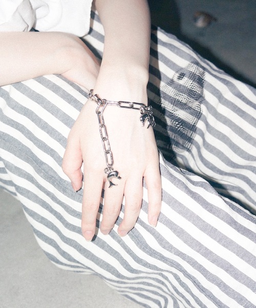 igi(イジ)の「CHARM BRACELET( IRUKA ) / チャームブレスレット イルカ(ブレスレット・レディース・シルバー・FREE)」の5枚目の写真