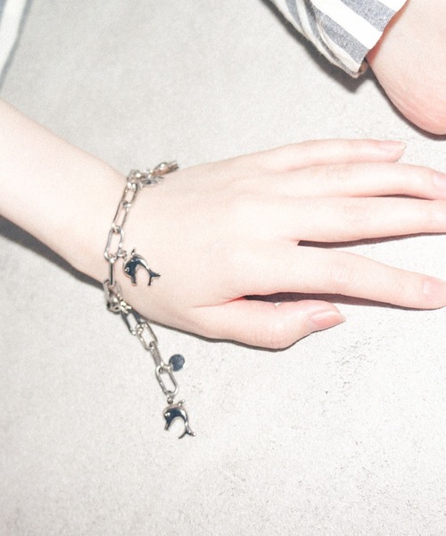 igi(イジ)の「CHARM BRACELET( IRUKA ) / チャームブレスレット イルカ(ブレスレット・レディース・シルバー・FREE)」の7枚目の写真
