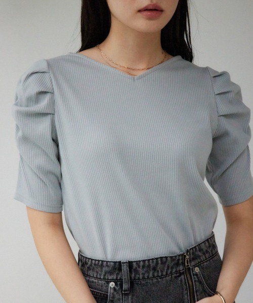 AZUL by moussy(アズールバイマウジー)の「2WAYギャザースリーブリブトップス(Tシャツ/カットソー・レディース・ライトグレー/アイボリー/ブラック・SMALL/MEDIUM)」の3枚目の写真