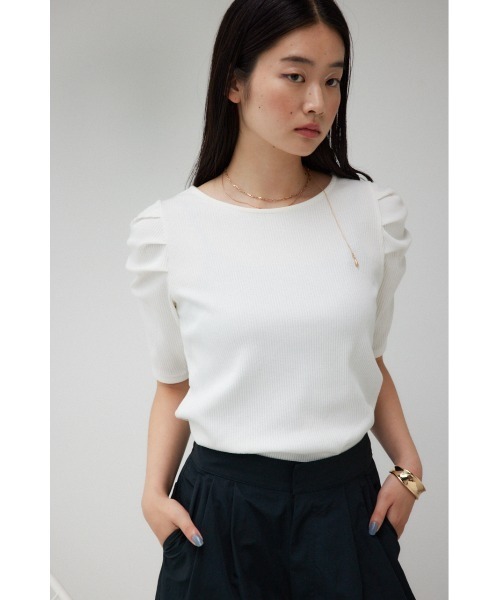 AZUL by moussy(アズールバイマウジー)の「2WAYギャザースリーブリブトップス(Tシャツ/カットソー・レディース・ライトグレー/アイボリー/ブラック・SMALL/MEDIUM)」の5枚目の写真