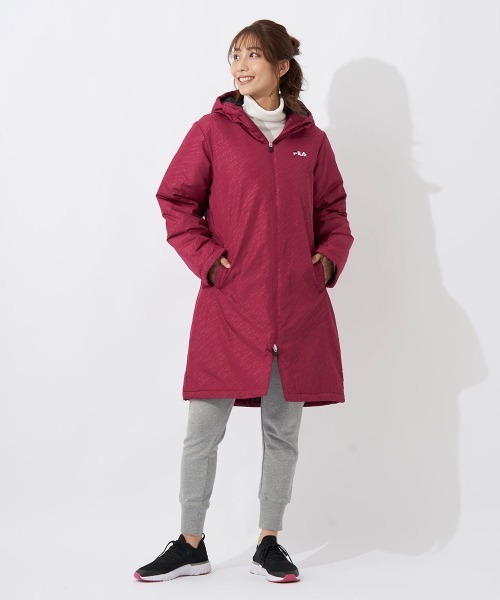 FILA（フィラ）の「中綿ベンチコート（その他アウター・レディース・ライトグレー/ワイン・MEDIUM/LARGE/X-LARGE/XX-LARGE）」の2枚目の写真