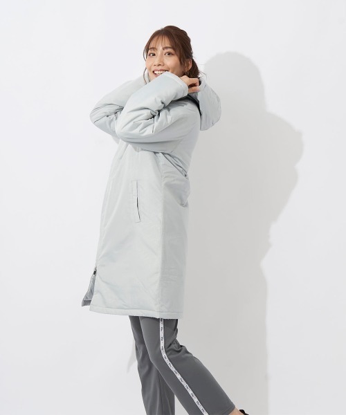 FILA（フィラ）の「中綿ベンチコート（その他アウター・レディース・ライトグレー/ワイン・MEDIUM/LARGE/X-LARGE/XX-LARGE）」の3枚目の写真