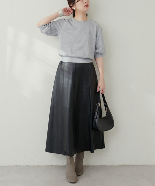 natural couture(ナチュラルクチュール)の「厚盛ワンポイント刺繍ショート裏毛(Tシャツ/カットソー・レディース・オフホワイト/グレー/スミクロ・FREE)」の11枚目の写真