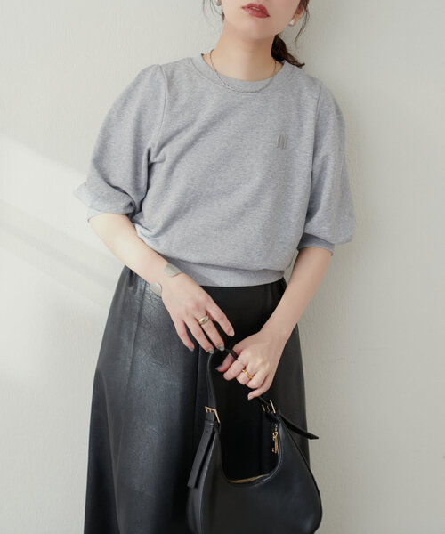 natural couture(ナチュラルクチュール)の「厚盛ワンポイント刺繍ショート裏毛(Tシャツ/カットソー・レディース・オフホワイト/グレー/スミクロ・FREE)」の10枚目の写真