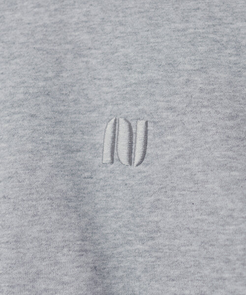 natural couture(ナチュラルクチュール)の「厚盛ワンポイント刺繍ショート裏毛(Tシャツ/カットソー・レディース・オフホワイト/グレー/スミクロ・FREE)」の9枚目の写真
