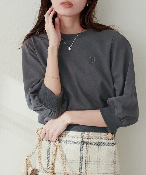 natural couture(ナチュラルクチュール)の「厚盛ワンポイント刺繍ショート裏毛(Tシャツ/カットソー・レディース・オフホワイト/グレー/スミクロ・FREE)」の8枚目の写真