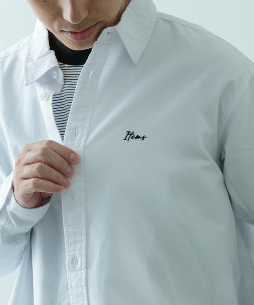 ITEMS URBANRESEARCH(アイテムズ アーバンリサーチ)の「ワンポイント刺繍OXレギュラーカラーシャツ(シャツ/ブラウス・メンズ・ホワイト/ライトグレー/ネイビー・MEDIUM/LARGE)」の4枚目の写真