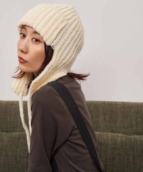 Auntie Rosa Holiday(アンティローザホリデー)の「イヤーフラップビーニー(ニットキャップ/ビーニー・レディース・ブラック/アイボリー・FREE)」の4枚目の写真