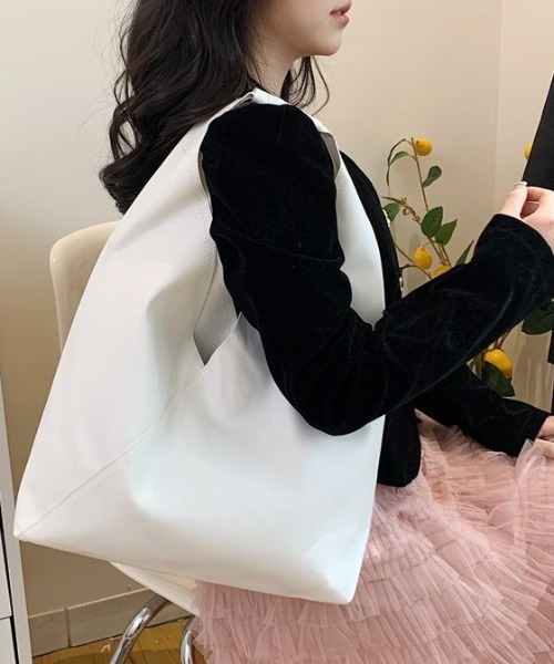 Per sist ence(パーシエンス)の「フェイクレザートライアングルトートバッグ(トートバッグ・レディース・ブラック/シルバー/ゴールド/ホワイト・FREE)」の12枚目の写真