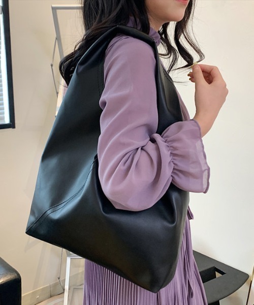Per sist ence(パーシエンス)の「フェイクレザートライアングルトートバッグ(トートバッグ・レディース・ブラック/シルバー/ゴールド/ホワイト・FREE)」の18枚目の写真