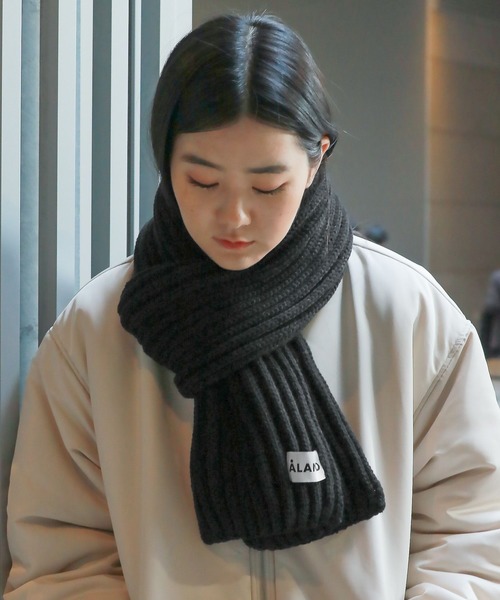 ALAND(エーランド)の「【UNISEX】ALAND/ニットリブマフラ-(マフラー・レディース・ブルー/ブラック/ホワイト・FREE)」の8枚目の写真