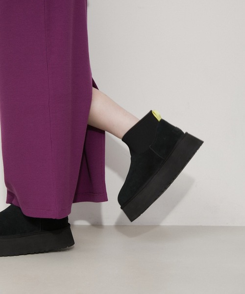 UGG（アグ）の「【WEB限定】【UGG(アグ)】Classic Mini Dipper（ブーツ・レディース・ブラック/キャメル・25/24/23）」の8枚目の写真