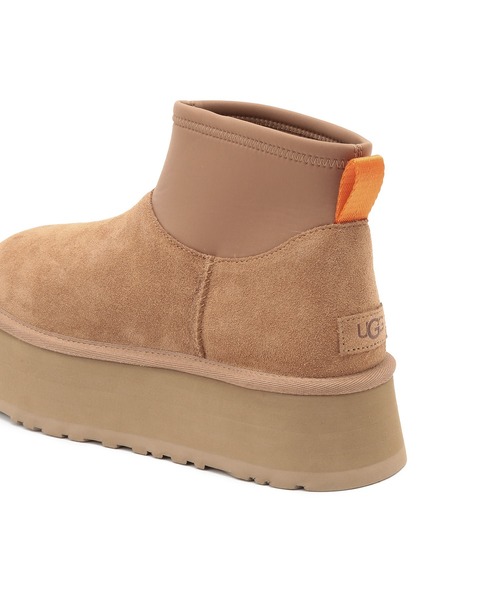 UGG（アグ）の「【WEB限定】【UGG(アグ)】Classic Mini Dipper（ブーツ・レディース・ブラック/キャメル・25/24/23）」の13枚目の写真