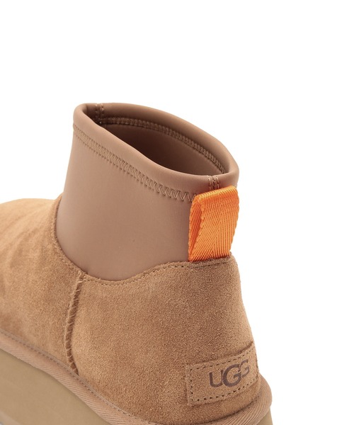 UGG（アグ）の「【WEB限定】【UGG(アグ)】Classic Mini Dipper（ブーツ・レディース・ブラック/キャメル・25/24/23）」の14枚目の写真