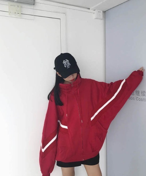 B'day(ビーデイ)の「【 B'day / ビーデー 】BIGシルエットスタンドZIPライン入りドルマンスリーブジャケット(ブルゾン・レディース・レッド/ブラック・LARGE/MEDIUM)」の13枚目の写真
