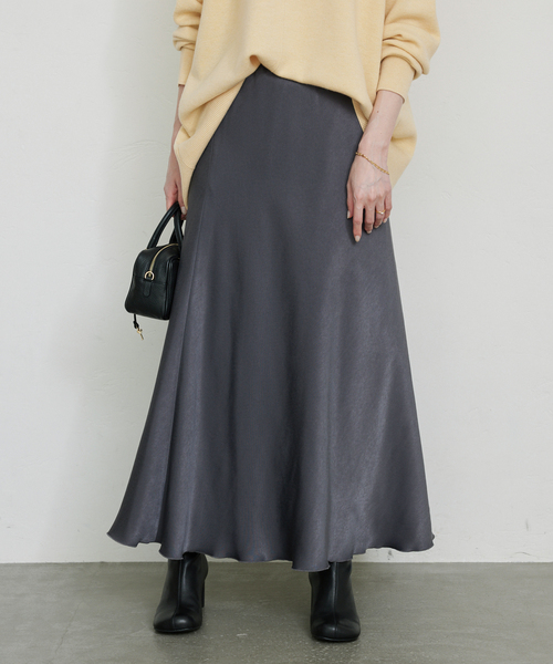 SLOBE IENA(スローブイエナ)の「《一部WEB限定カラーあり》ピーチサテンマーメイドスカート(スカート・レディース・チャコールグレー/ピンク/アイボリー/ブラック系その他・38/36)」の4枚目の写真