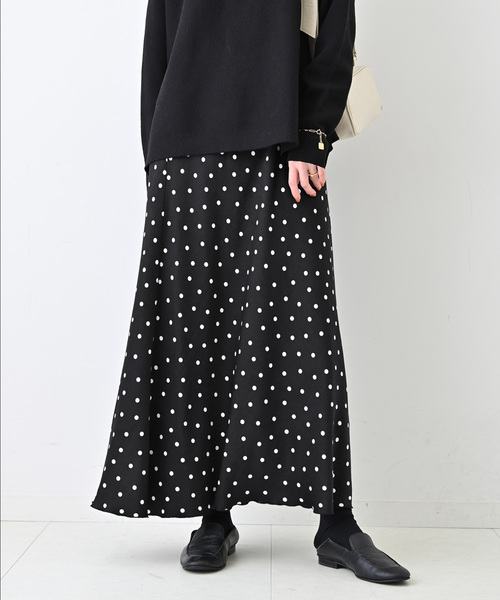 SLOBE IENA(スローブイエナ)の「《一部WEB限定カラーあり》ピーチサテンマーメイドスカート(スカート・レディース・チャコールグレー/ピンク/アイボリー/ブラック系その他・38/36)」の9枚目の写真