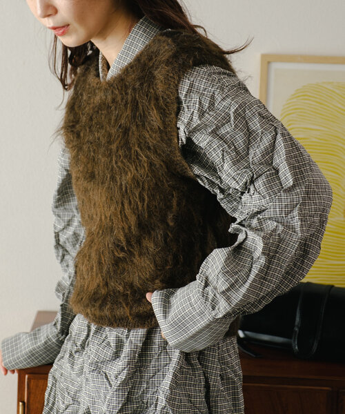 Kastane（カスタネ）の「*【2WAY/リバーシブル】シャギーニットショートベスト（ベスト・レディース・ライトグレー/ブラウン/ライム・FREE）」の9枚目の写真