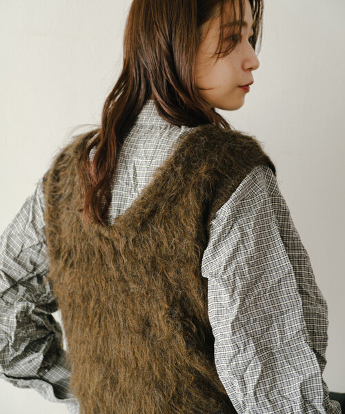 Kastane（カスタネ）の「*【2WAY/リバーシブル】シャギーニットショートベスト（ベスト・レディース・ライトグレー/ブラウン/ライム・FREE）」の11枚目の写真