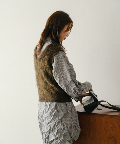 Kastane（カスタネ）の「*【2WAY/リバーシブル】シャギーニットショートベスト（ベスト・レディース・ライトグレー/ブラウン/ライム・FREE）」の13枚目の写真