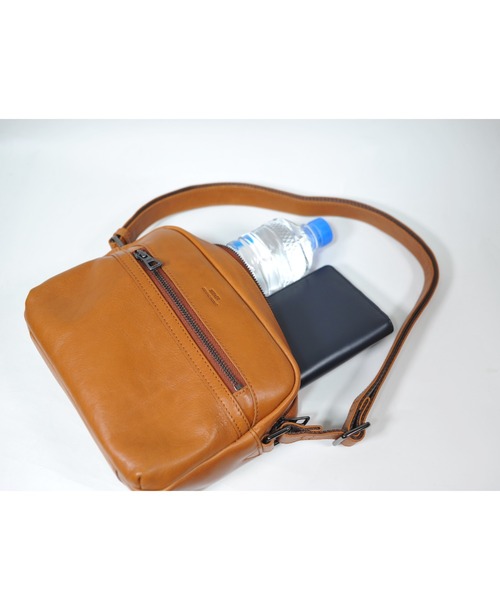 SEEKER(シーカー)の「【NOBLE】オイルレザー スクエアミニショルダー SKB-NB09(ショルダーバッグ・メンズ・ネイビー/グリーン/ワイン/ブラック/キャメル・FREE)」の7枚目の写真