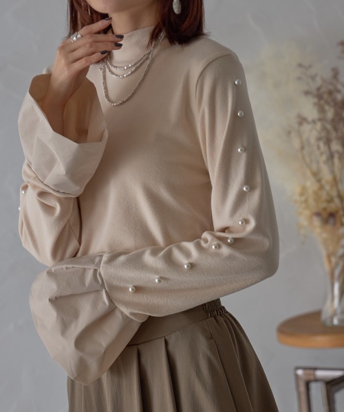 each（イーチ）の「スリーブパールラインフレアカフプルオーバー（Tシャツ/カットソー・レディース・ベージュ/グレー/ブラック・FREE）」の3枚目の写真