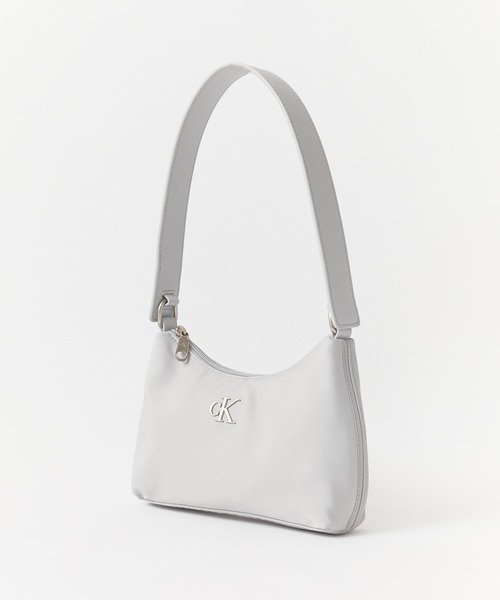 Calvin Klein(カルバン・クライン)の「Calvin Klein/カルバンクライン SLEEK SHOULDER BAG ショルダーバック(ショルダーバッグ・レディース・ブラック/ホワイト/グレー・FREE)」の6枚目の写真