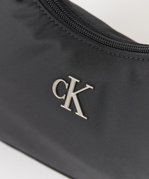 Calvin Klein(カルバン・クライン)の「Calvin Klein/カルバンクライン SLEEK SHOULDER BAG ショルダーバック(ショルダーバッグ・レディース・ブラック/ホワイト/グレー・FREE)」の8枚目の写真