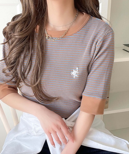 classicalelf(クラシカルエルフ)の「大人可愛いの新定番。袖リンガーボートネック胸刺繍ボーダーTシャツ(半袖)(Tシャツ/カットソー・レディース・ネイビー系/グレイッシュベージュ/ブラック×ベージュ/ベージュ系その他/グリーン系その他・X-LARGE/MEDIUM/LARGE/SMALL)」の3枚目の写真