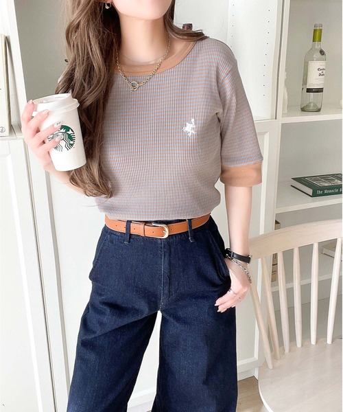 classicalelf(クラシカルエルフ)の「大人可愛いの新定番。袖リンガーボートネック胸刺繍ボーダーTシャツ(半袖)(Tシャツ/カットソー・レディース・ネイビー系/グレイッシュベージュ/ブラック×ベージュ/ベージュ系その他/グリーン系その他・X-LARGE/MEDIUM/LARGE/SMALL)」の22枚目の写真