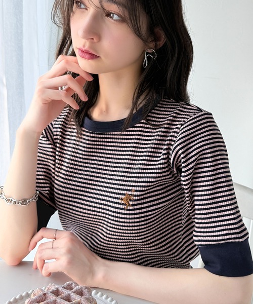 classicalelf(クラシカルエルフ)の「大人可愛いの新定番。袖リンガーボートネック胸刺繍ボーダーTシャツ(半袖)(Tシャツ/カットソー・レディース・ネイビー系/グレイッシュベージュ/ブラック×ベージュ/ベージュ系その他/グリーン系その他・X-LARGE/MEDIUM/LARGE/SMALL)」の8枚目の写真