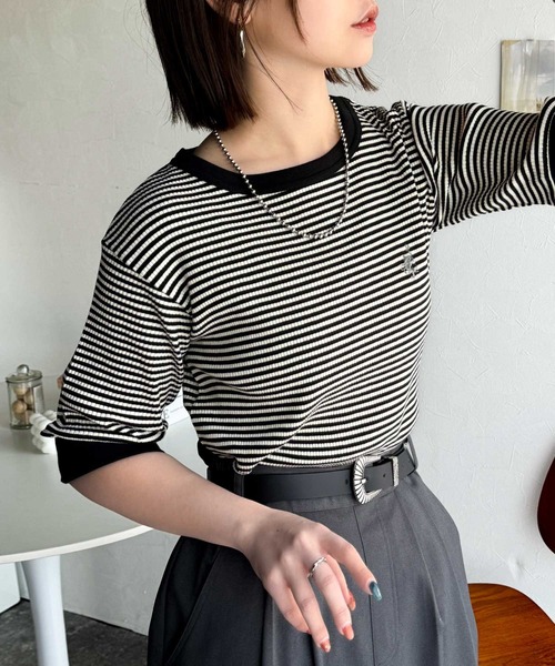 classicalelf(クラシカルエルフ)の「大人可愛いの新定番。袖リンガーボートネック胸刺繍ボーダーTシャツ(半袖)(Tシャツ/カットソー・レディース・ネイビー系/グレイッシュベージュ/ブラック×ベージュ/ベージュ系その他/グリーン系その他・X-LARGE/MEDIUM/LARGE/SMALL)」の10枚目の写真
