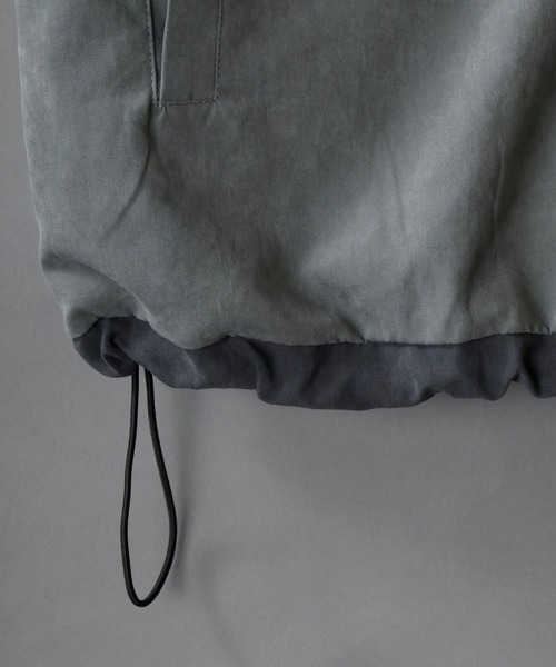 SITRY(シトリー)の「V Line Color Switching Military Track Jacket/Vライン 配色切替 ミリタリー ナイロン トラックジャケット ブルゾン(ナイロンジャケット・メンズ・カーキ/チャコール・M/L)」の22枚目の写真
