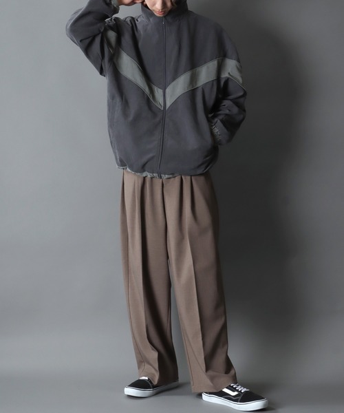 SITRY(シトリー)の「V Line Color Switching Military Track Jacket/Vライン 配色切替 ミリタリー ナイロン トラックジャケット ブルゾン(ナイロンジャケット・メンズ・カーキ/チャコール・M/L)」の8枚目の写真